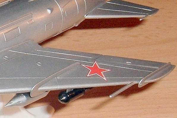 SU-7 gebautes Modell Detail linker Flügel und Höhenleitwerk.