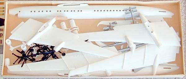 TU-114 Bausatz in Verpackung
