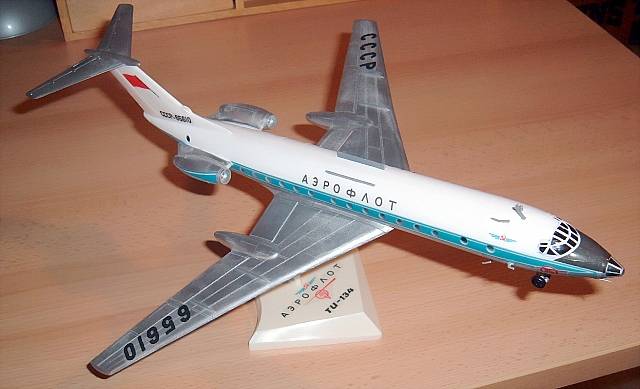 TU-134 gebautes Modell