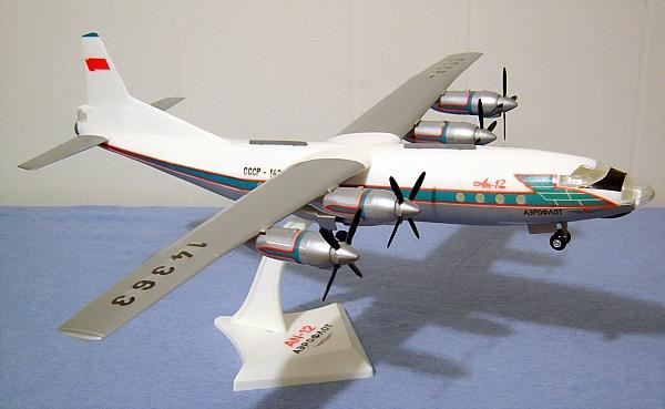 Antonow AN - 12 gebautes Modell