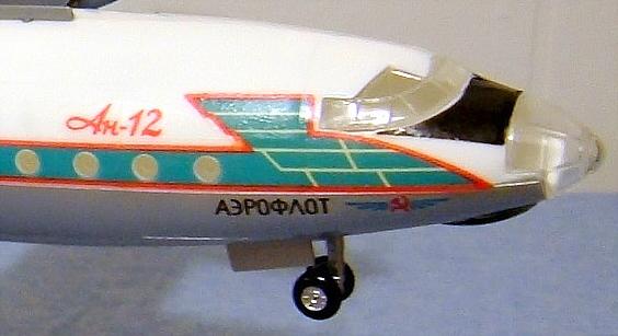 Antonow AN - 12 gebautes Modell Cockpit