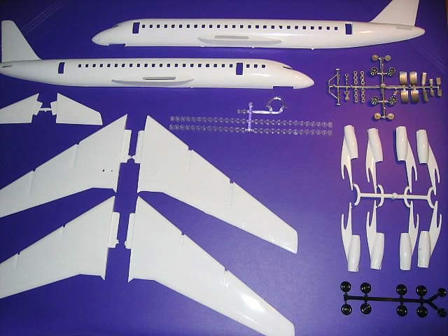 DC-8 Bausatz Teile aufgelegt