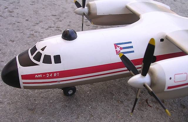 AN-24 Cubana Bild 2 Detail